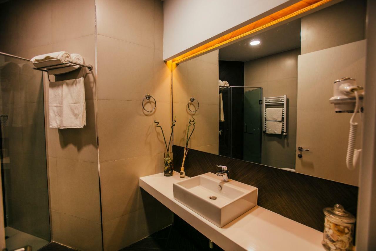 Hotel West Batumi Luaran gambar